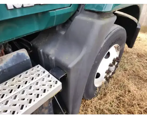 Mack CXU612 Fender Extension