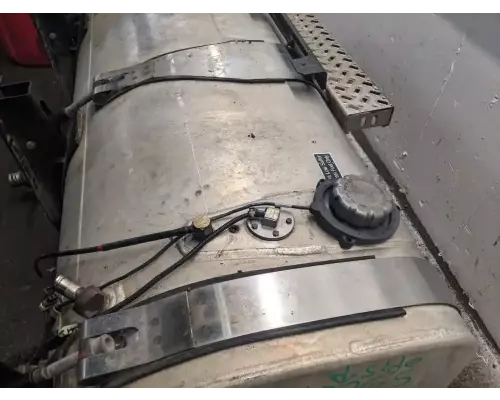 Mack CXU612 Fuel Tank