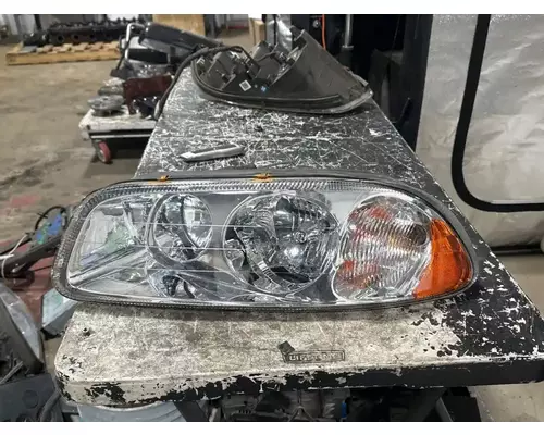 Mack CXU612 Headlamp Assembly