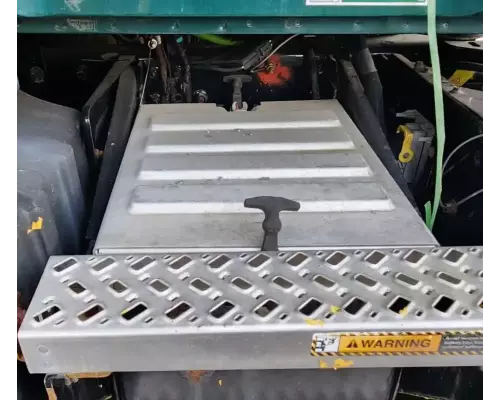 Mack CXU612 Tool Box