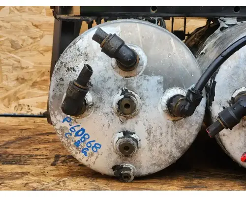Mack CXU613 Air Tank