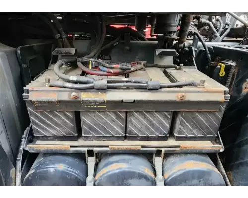 Mack CXU613 Battery Box