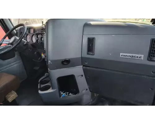 Mack CXU613 Cab