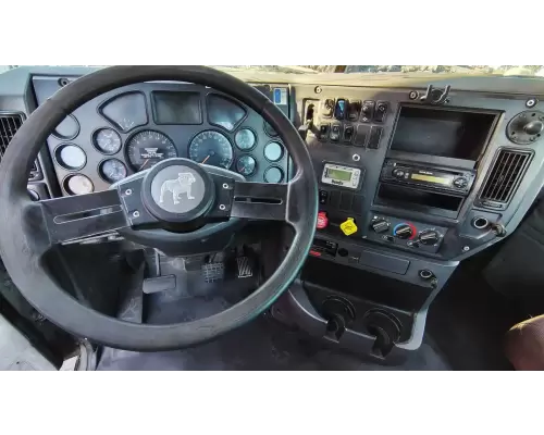 Mack CXU613 Cab