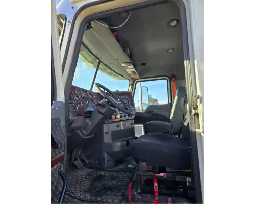 Mack CXU613 Cab