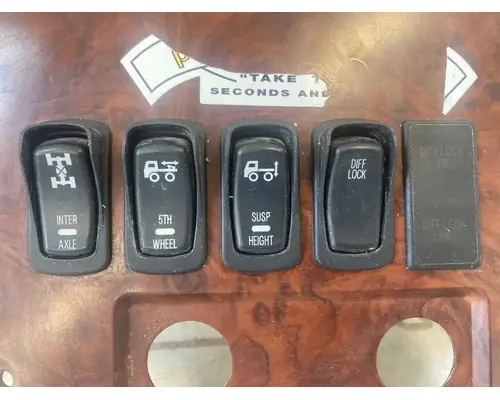 Mack CXU613 Dash Assembly