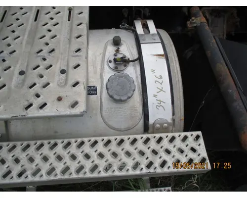 Mack CXU613 Fuel Tank