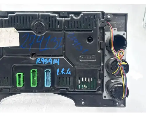 Mack CXU613 Instrument Cluster