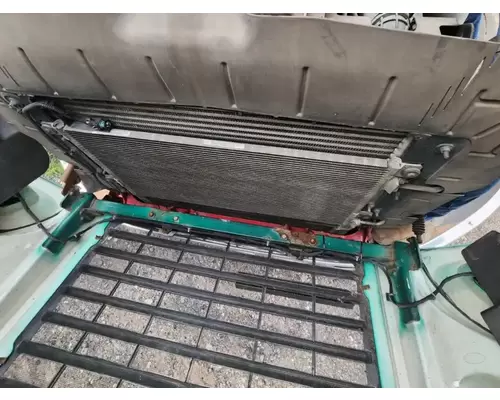 Mack CXU613 Radiator