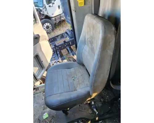 Mack CXU613 Seat, Front