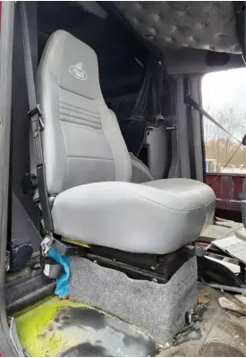 Mack CXU613 Seat, Front