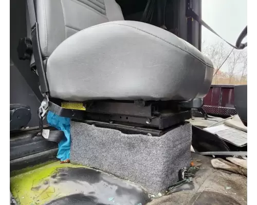 Mack CXU613 Seat, Front