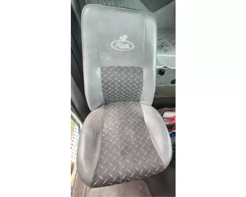 Mack CXU613 Seat, Front