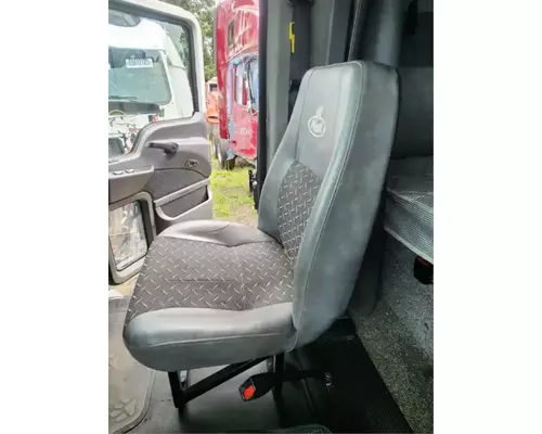 Mack CXU613 Seat, Front