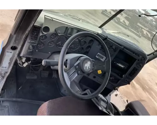 Mack CXU633T Cab