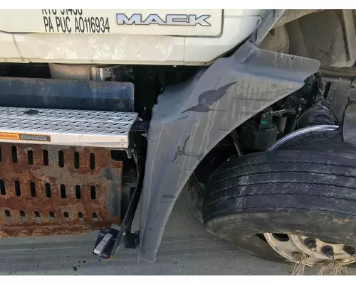 Mack CXU Fender