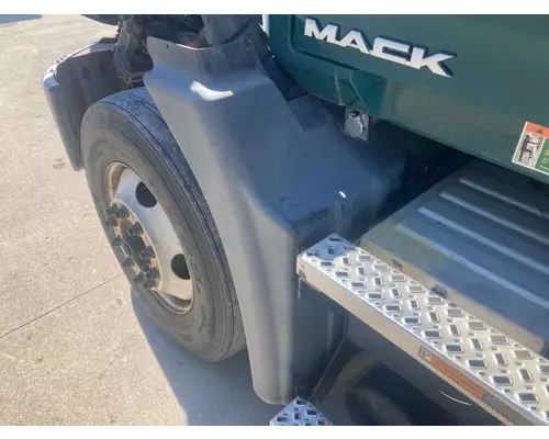 Mack CXU Fender