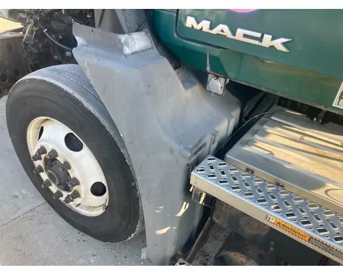 Mack CXU Fender