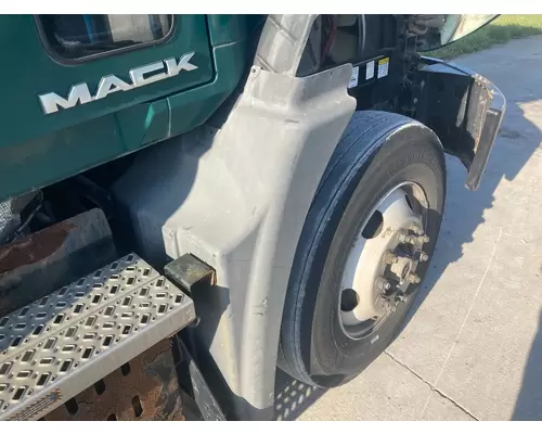 Mack CXU Fender