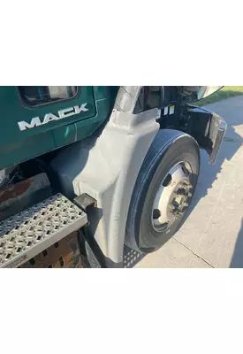 Mack CXU Fender