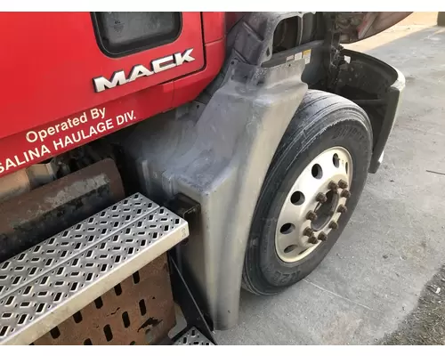 Mack CXU Fender