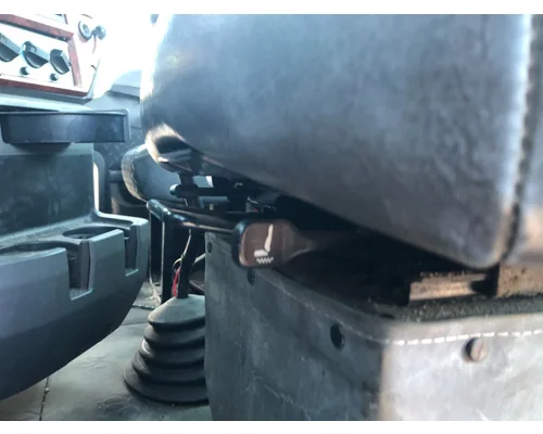 Mack CXU Seat (Mech Suspension Seat)