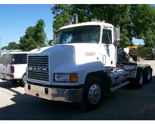 Complete Vehicle MACK CH600 SERIES B &amp; W Truck Repair Inc.