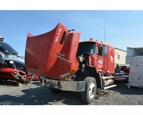 Windshield Glass MACK CH613 Dutchers Inc   Heavy Truck Div  Ny