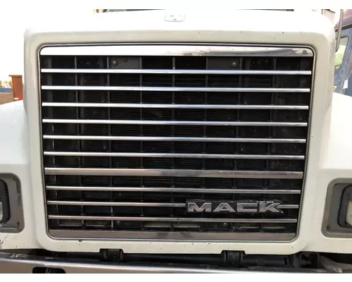 Grille Mack CHU Vander Haags Inc Col