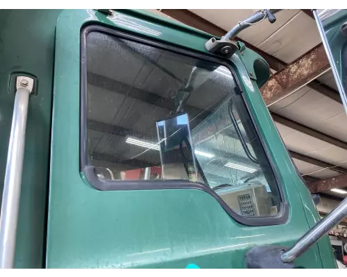 Windshield Glass Mack CTP713 Complete Recycling