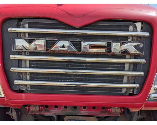 Grille MACK CV713 GRANITE Truck Salvage International Inc