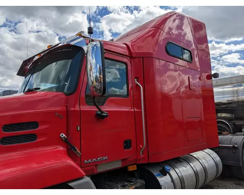 Cab MACK CX613 VISION Truck Salvage International Inc