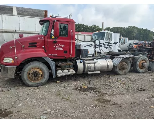 Complete Vehicle MACK CX613 VISION 2679707 Ontario Inc