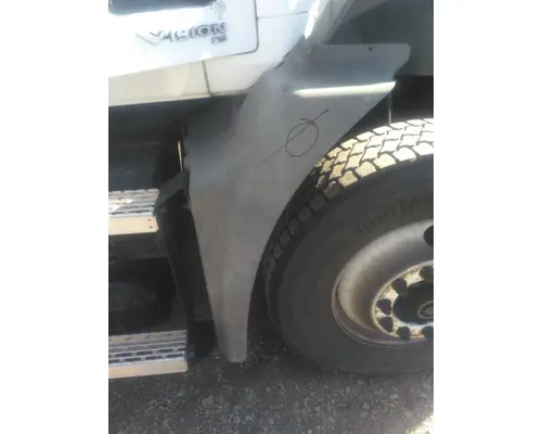 Fender Extension MACK CXN612 LKQ Evans Heavy Truck Parts