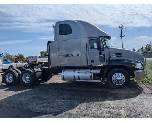 Complete Vehicle MACK CXN613 2679707 Ontario Inc