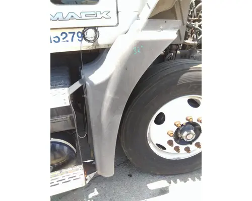 Fender Extension MACK CXP613 LKQ Heavy Truck - Tampa