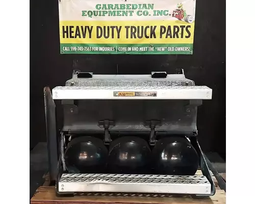 Battery Box MACK CXU612 Garabedian Equipment Company, Inc - Fresno
