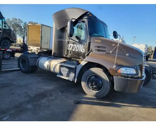 Cab MACK CXU612 Garabedian Equipment Company, Inc - Fresno