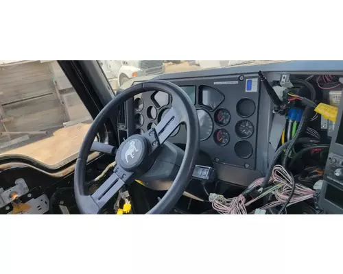 Cab MACK CXU612 Garabedian Equipment Company, Inc - Fresno