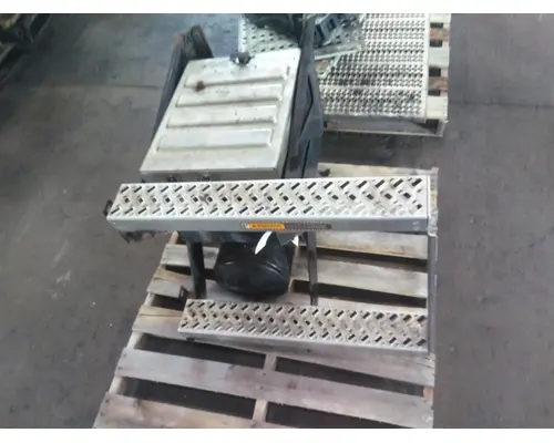Tool Box MACK CXU612 LKQ Geiger Truck Parts