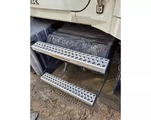 Battery Box MACK CXU613 LKQ Evans Heavy Truck Parts