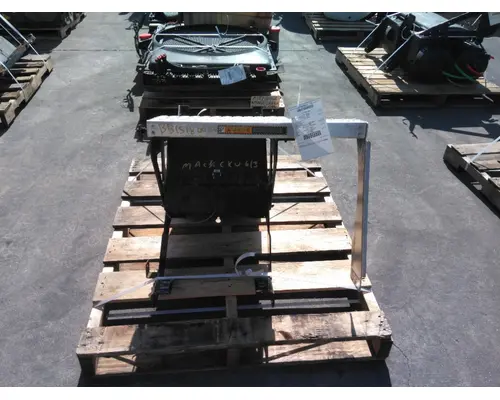 Battery Box MACK CXU613 LKQ Heavy Truck Maryland