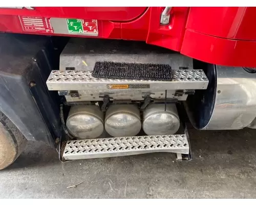 Battery Box MACK CXU613 Dutchers Inc   Heavy Truck Div  Ny