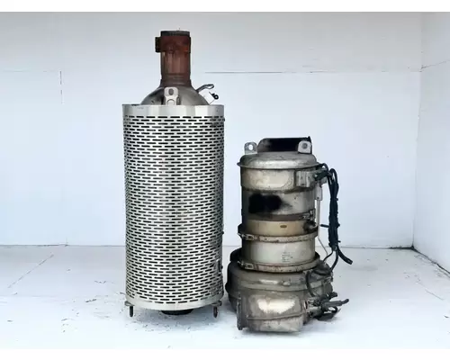 DPF (Diesel Particulate Filter) Mack CXU613 Complete Recycling Group LLC