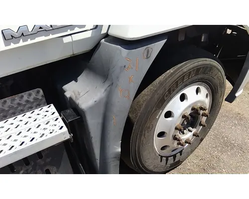 Fender Extension MACK CXU613 LKQ Western Truck Parts