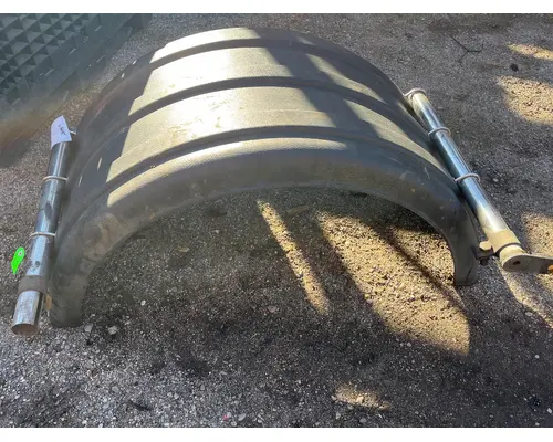 Fender MACK CXU613 K &amp; R Truck Sales, Inc.