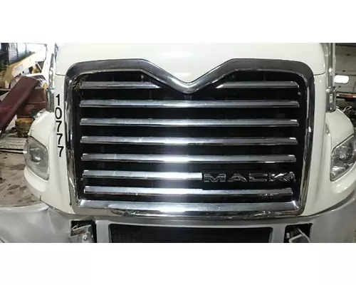 Grille MACK CXU613 Sam's Riverside Truck Parts Inc
