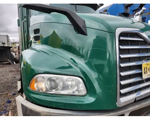 Hood Mack CXU613 Casey's Truck Salvage World
