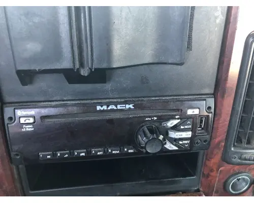 Radio Mack CXU Vander Haags Inc Kc