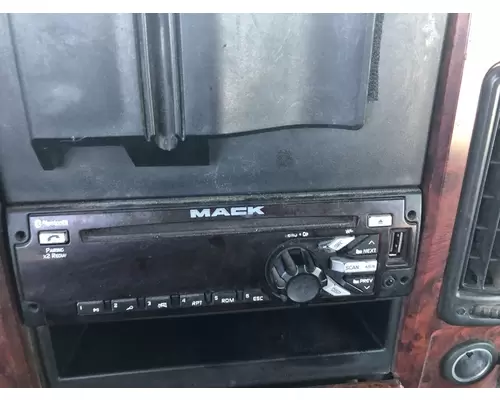 Radio Mack CXU Vander Haags Inc Kc